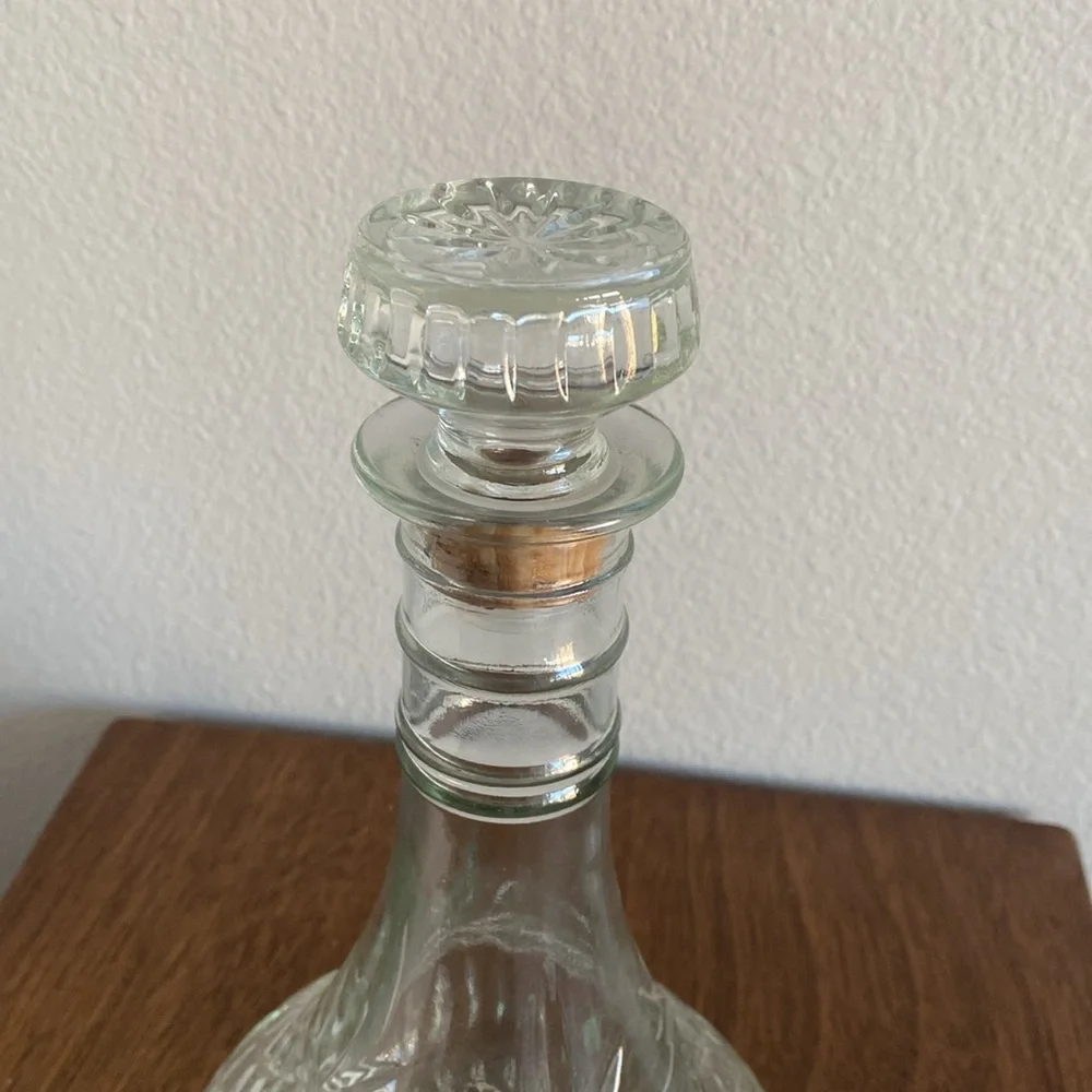Mogen David Vintage Beautiful Clear Etched Glass Decantur MD 1980-1986